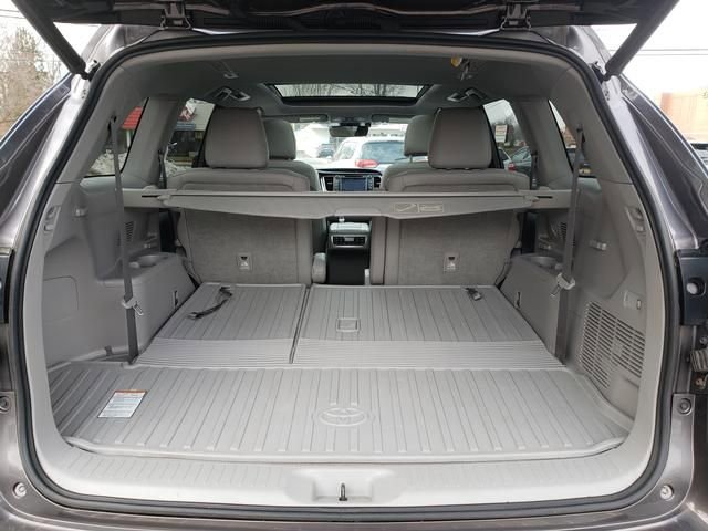 Used 2018 Toyota Highlander Limited Platinum image 5