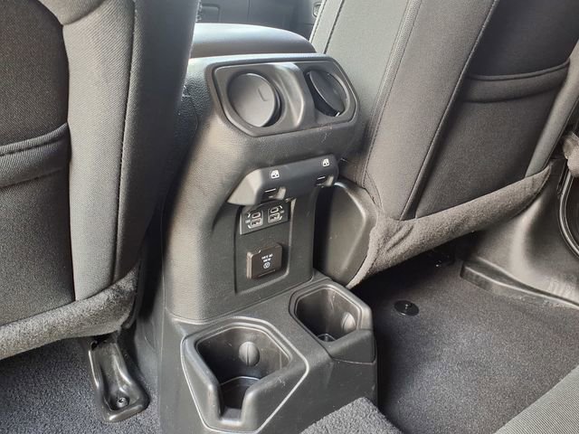 Used 2022 Jeep Wrangler Unlimited Sahara AWD/4WD image 18