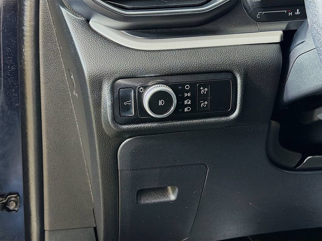 Used 2023 Ford Explorer XLT w/ Equipment Group 202A AWD/4WD image 32