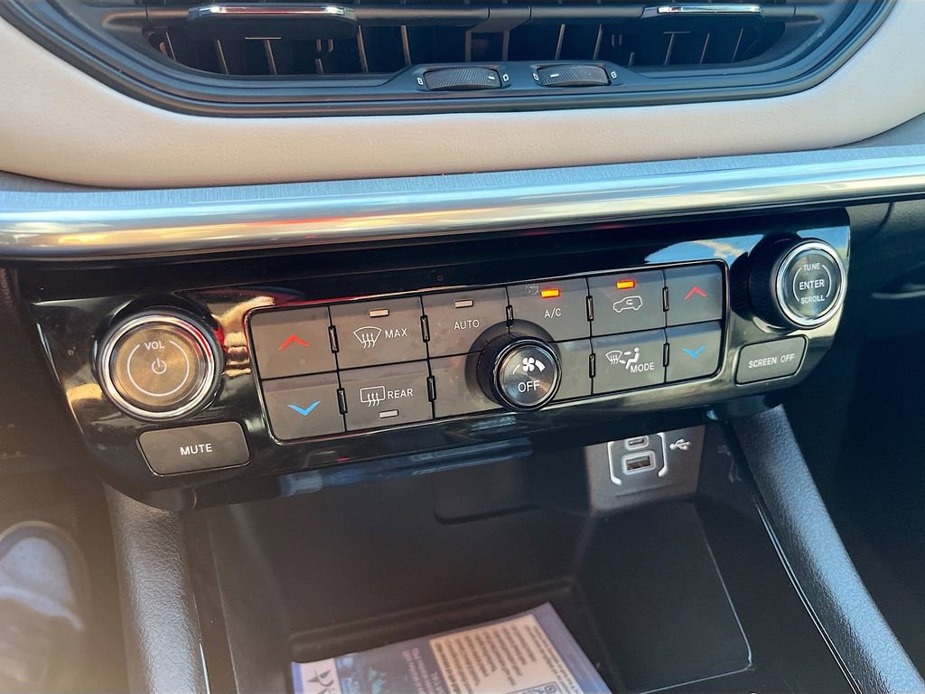 Used 2023 Jeep Compass Limited AWD/4WD image 15