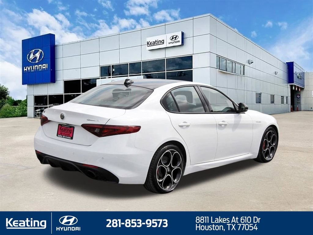 Used 2022 Alfa Romeo Giulia Veloce RWD image 5