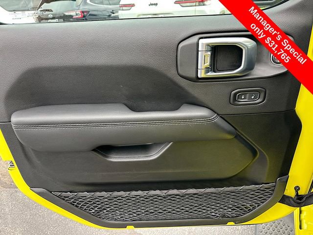 Used 2022 Jeep Wrangler Unlimited Sahara w/ Cold Weather Group image 15