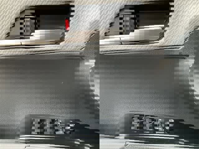 Used 2025 Toyota Camry SE image 14