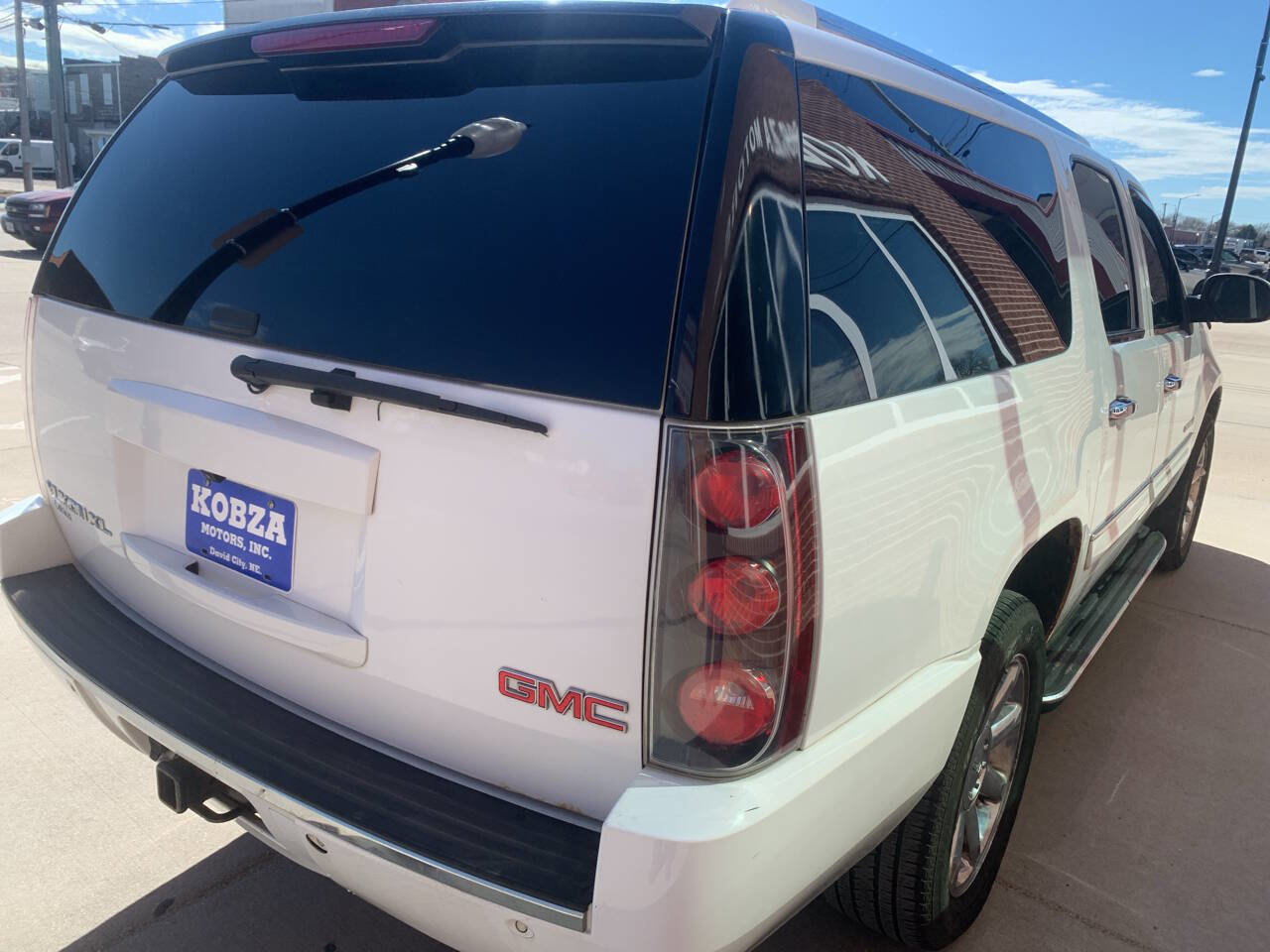 Used 2007 GMC Yukon XL Denali image 4