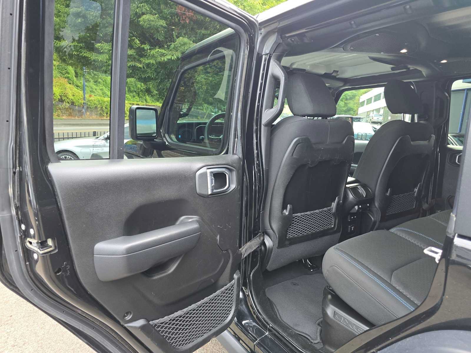 Used 2024 Jeep Wrangler Unlimited Rubicon 4xe AWD/4WD image 15