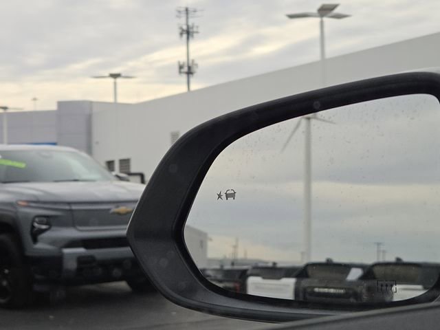 New 2026 Chevrolet Equinox EV LT image 18