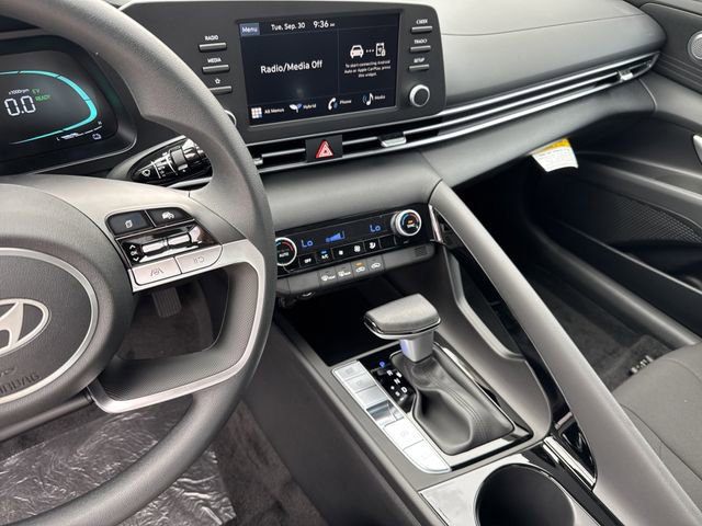 Used 2025 Hyundai Elantra Blue image 20