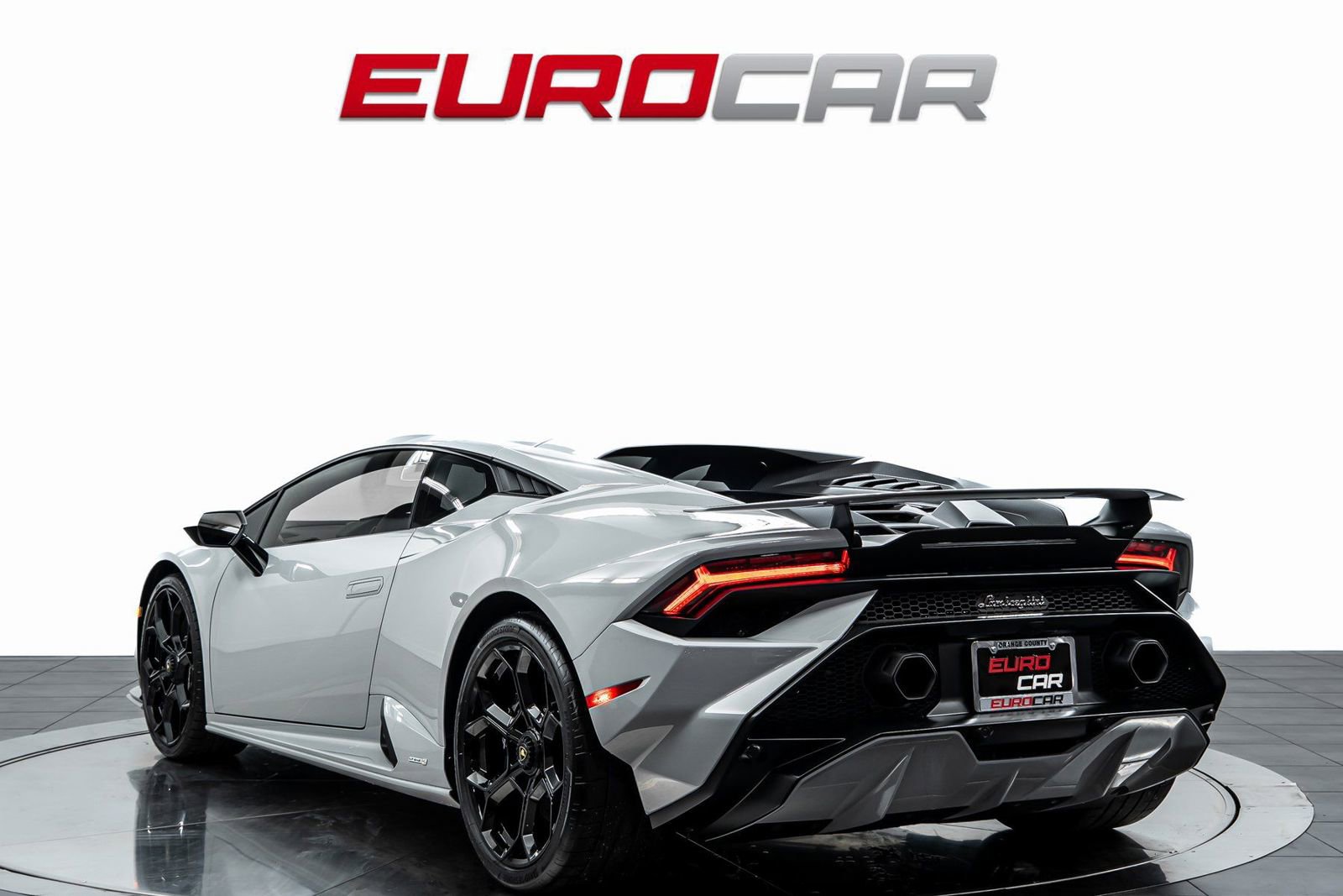 Used 2023 Lamborghini Huracan Tecnica image 3