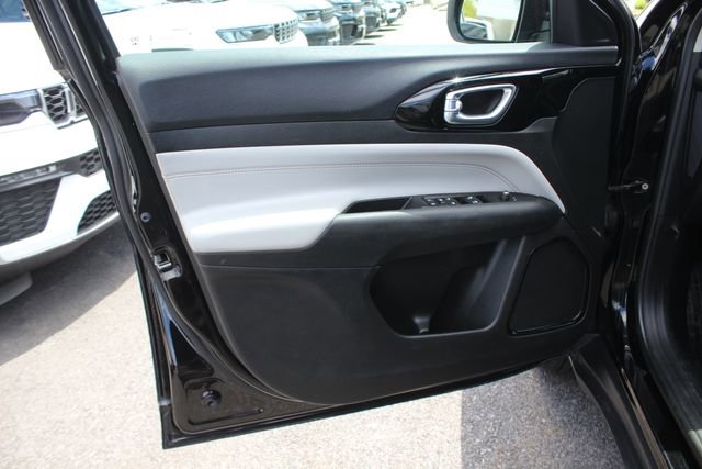 Used 2022 Jeep Compass Limited AWD/4WD image 19