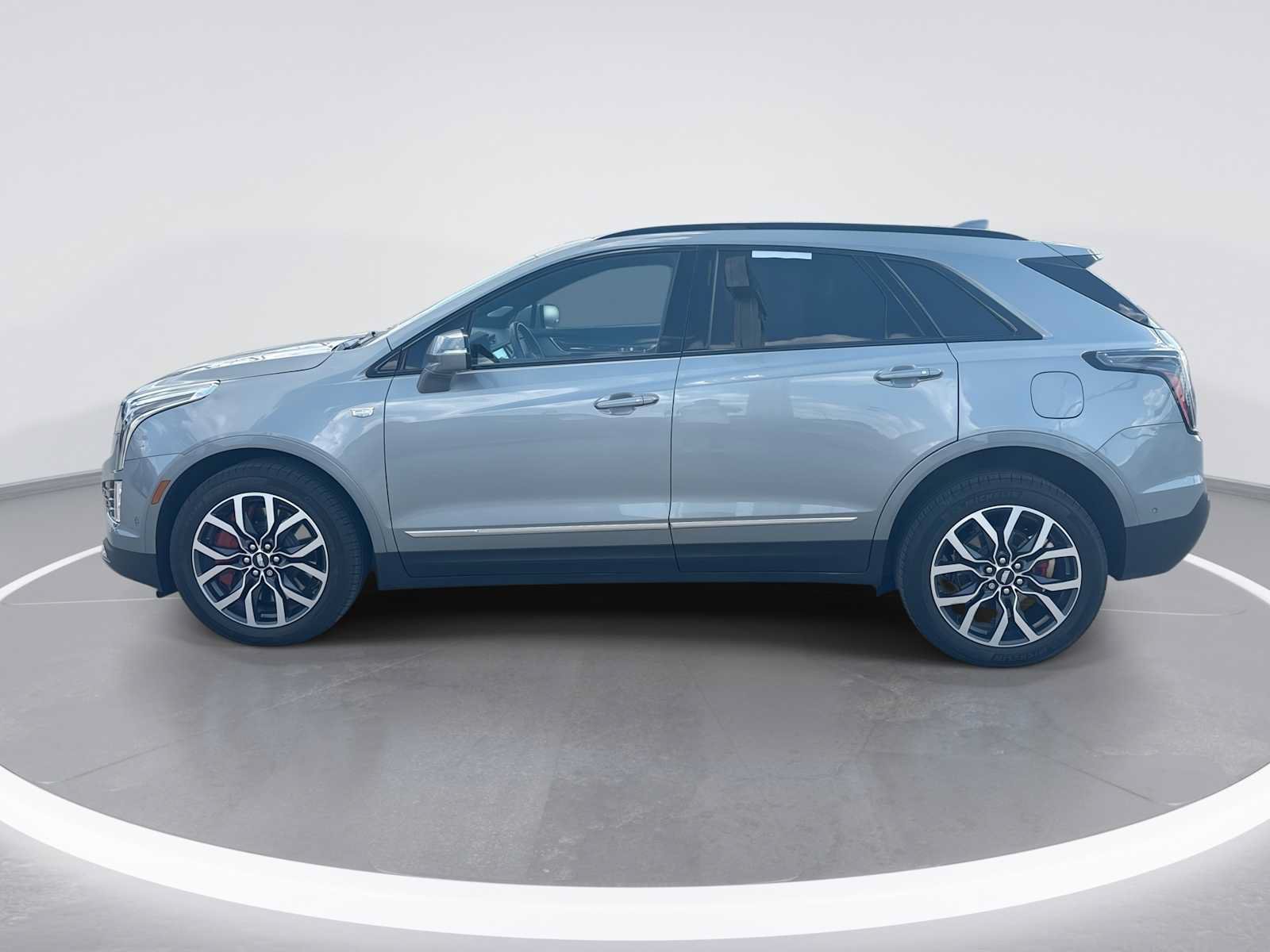 Certified 2025 Cadillac XT5 Sportv w/ Technology Package AWD/4WD image 6
