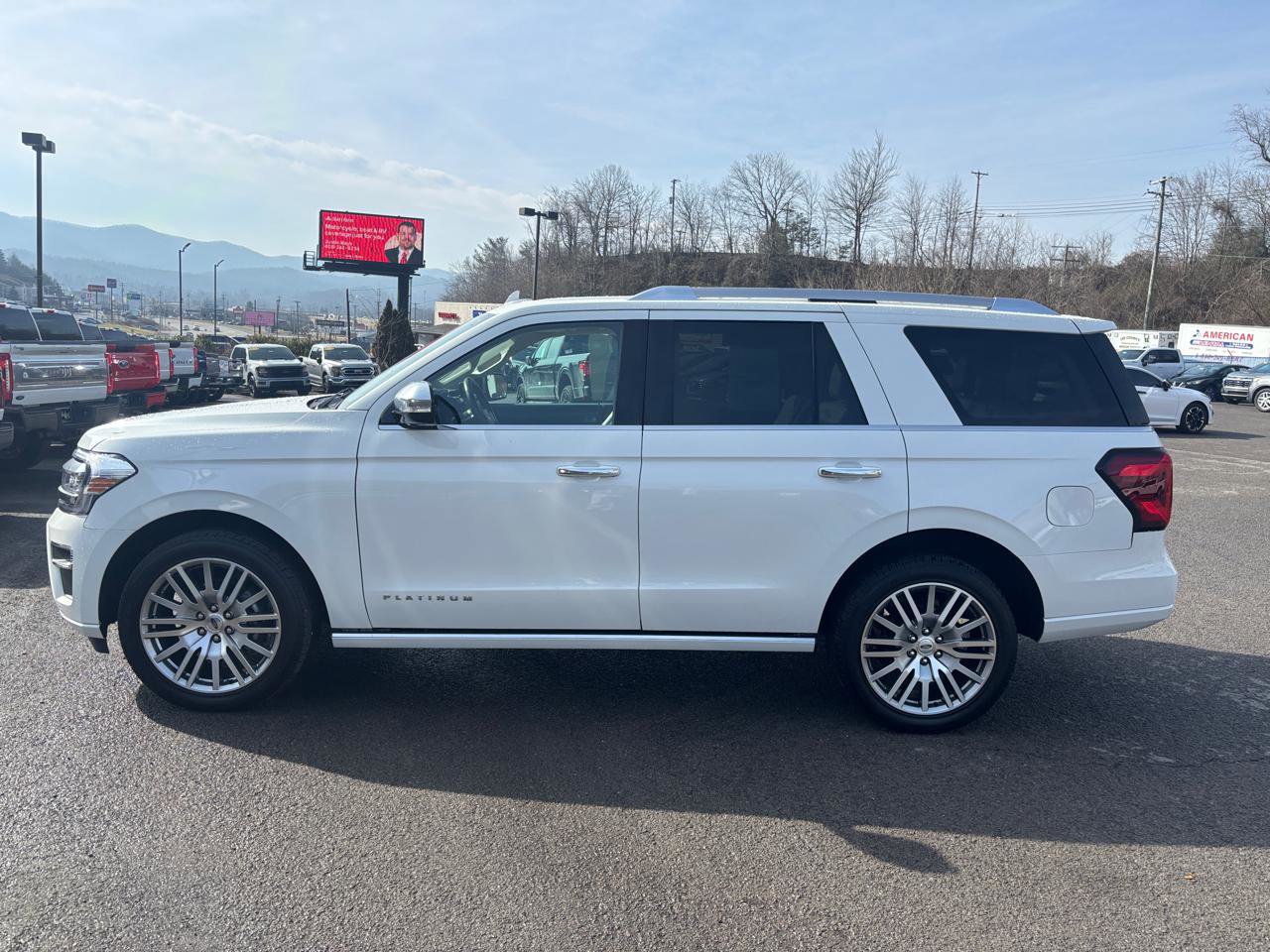 Used 2023 Ford Expedition Platinum image 2