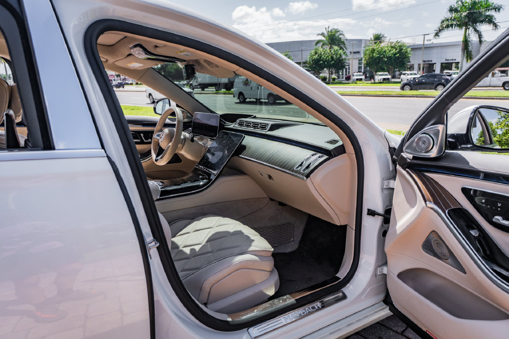 Used 2024 Mercedes-Benz Maybach S 680 4MATIC image 32