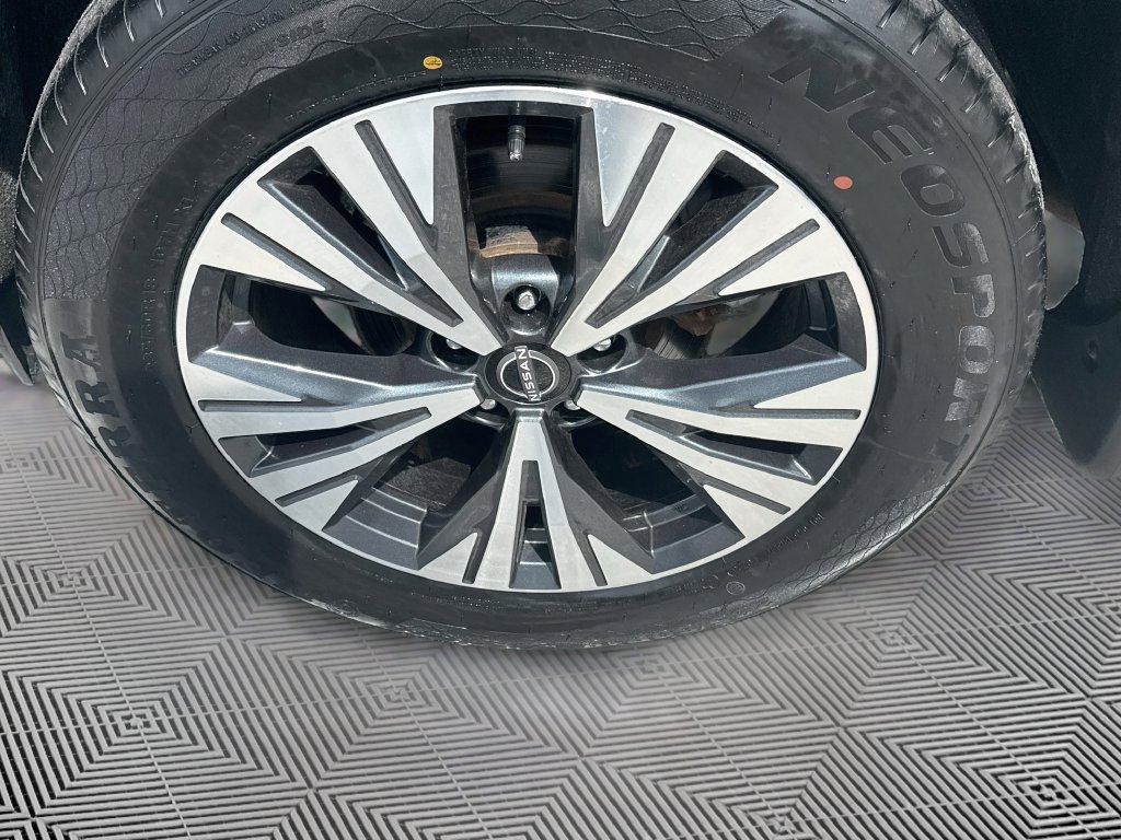 Used 2023 Nissan Rogue SV AWD/4WD image 33