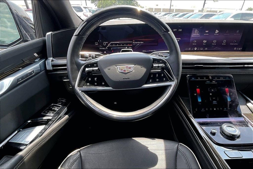 Used 2025 Cadillac Escalade ESV Premium Luxury AWD/4WD image 7