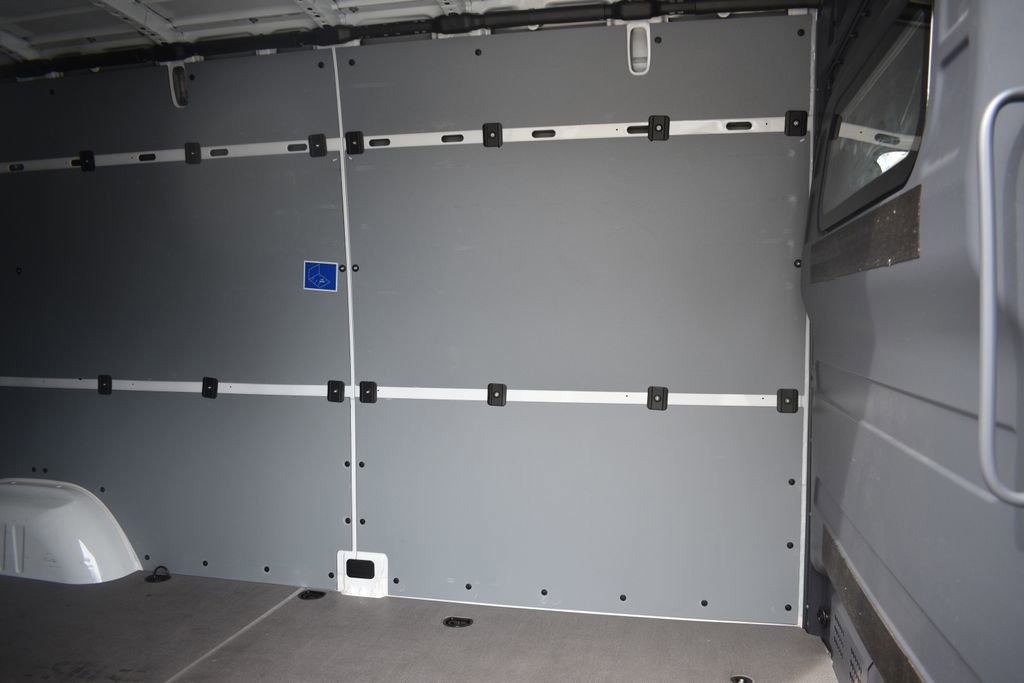 Used 2024 Mercedes-Benz eSprinter 170 Cargo image 28
