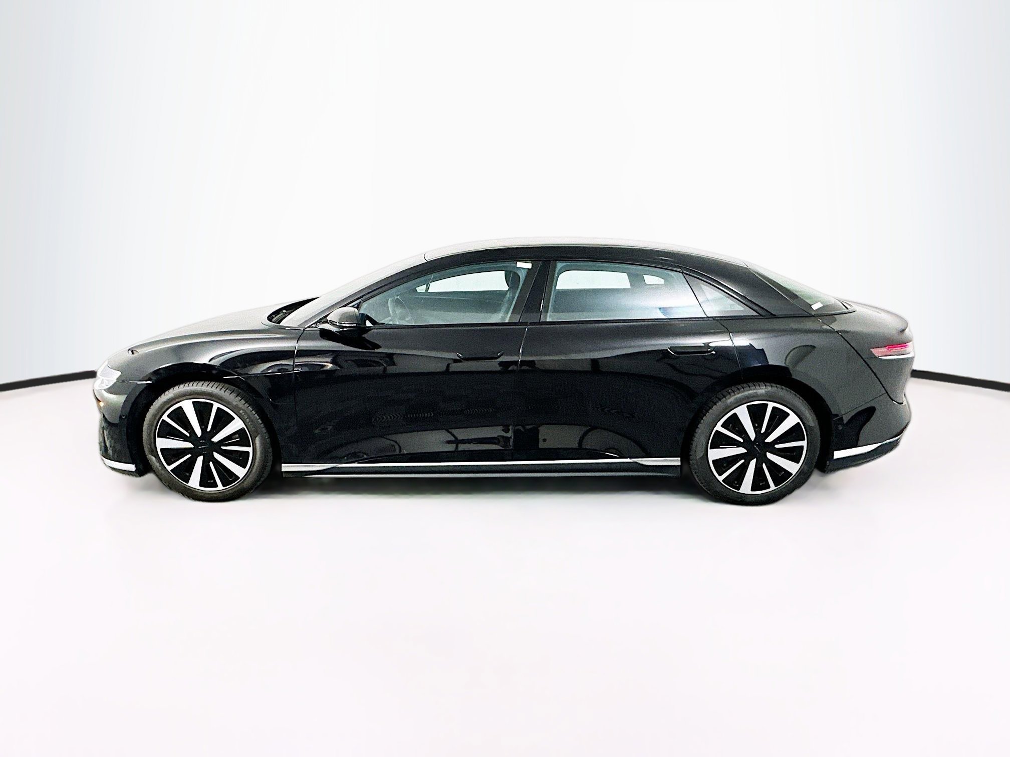 Used 2024 Lucid Air Pure RWD image 4