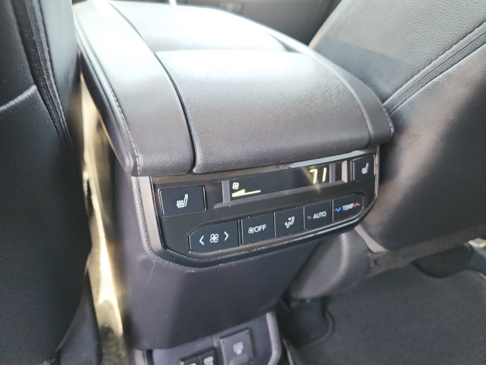 Used 2021 Toyota Highlander Platinum FWD image 10