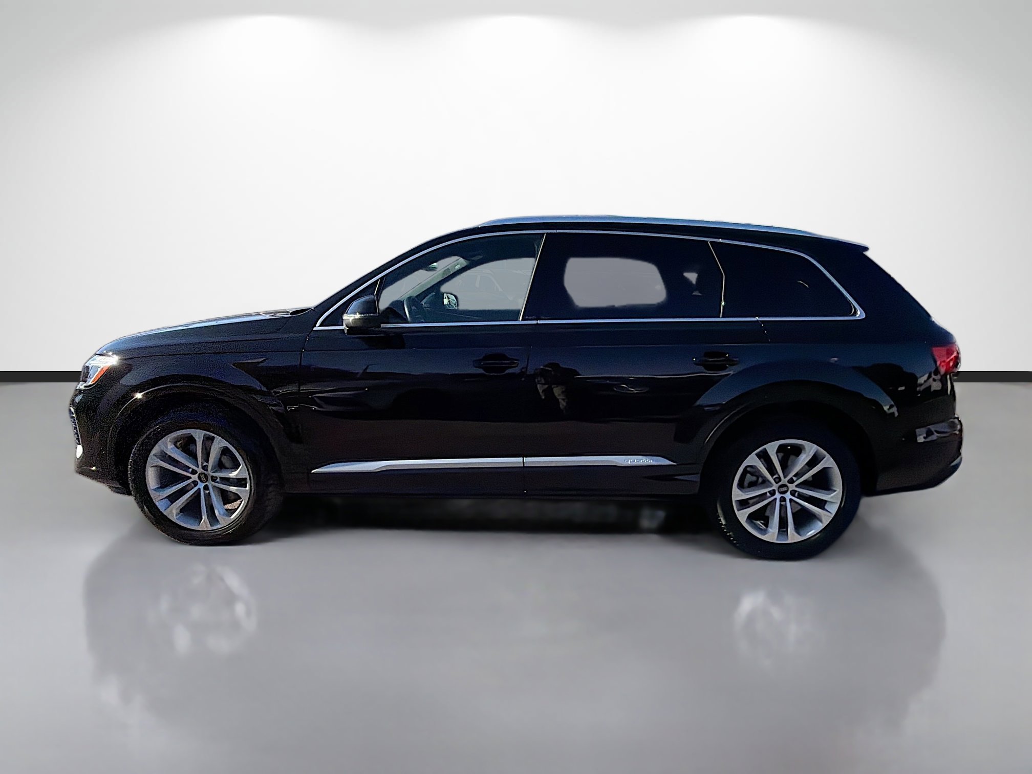 Certified 2025 Audi Q7 3.0T Premium Plus image 6