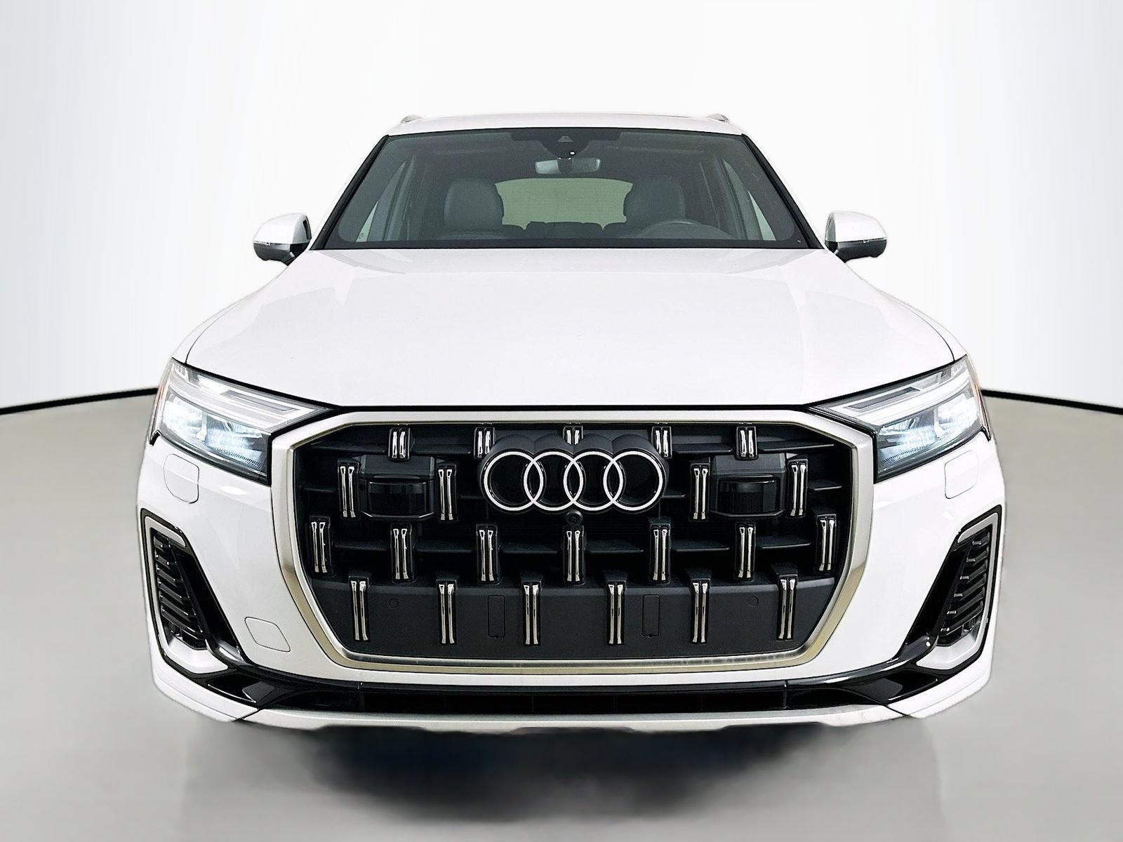 Used 2025 Audi Q7 3.0T Premium Plus AWD/4WD image 2