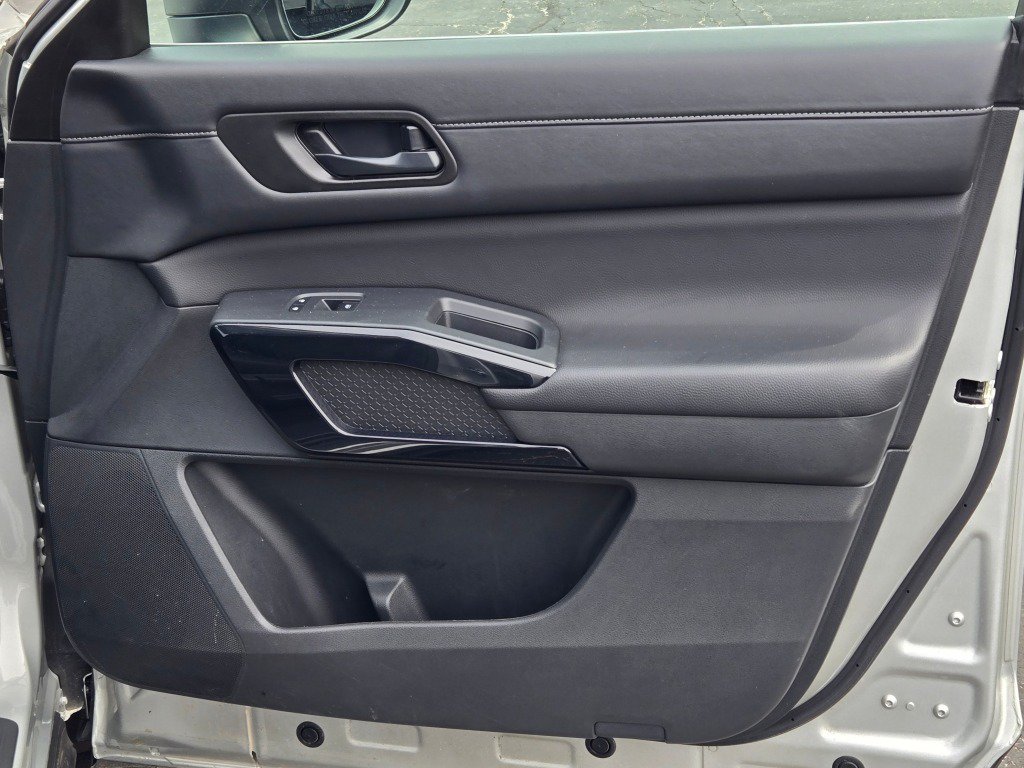 Used 2025 Nissan Pathfinder SV AWD/4WD image 6