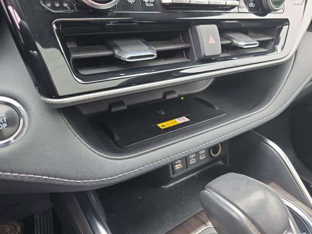 Used 2023 Toyota Highlander Platinum image 37