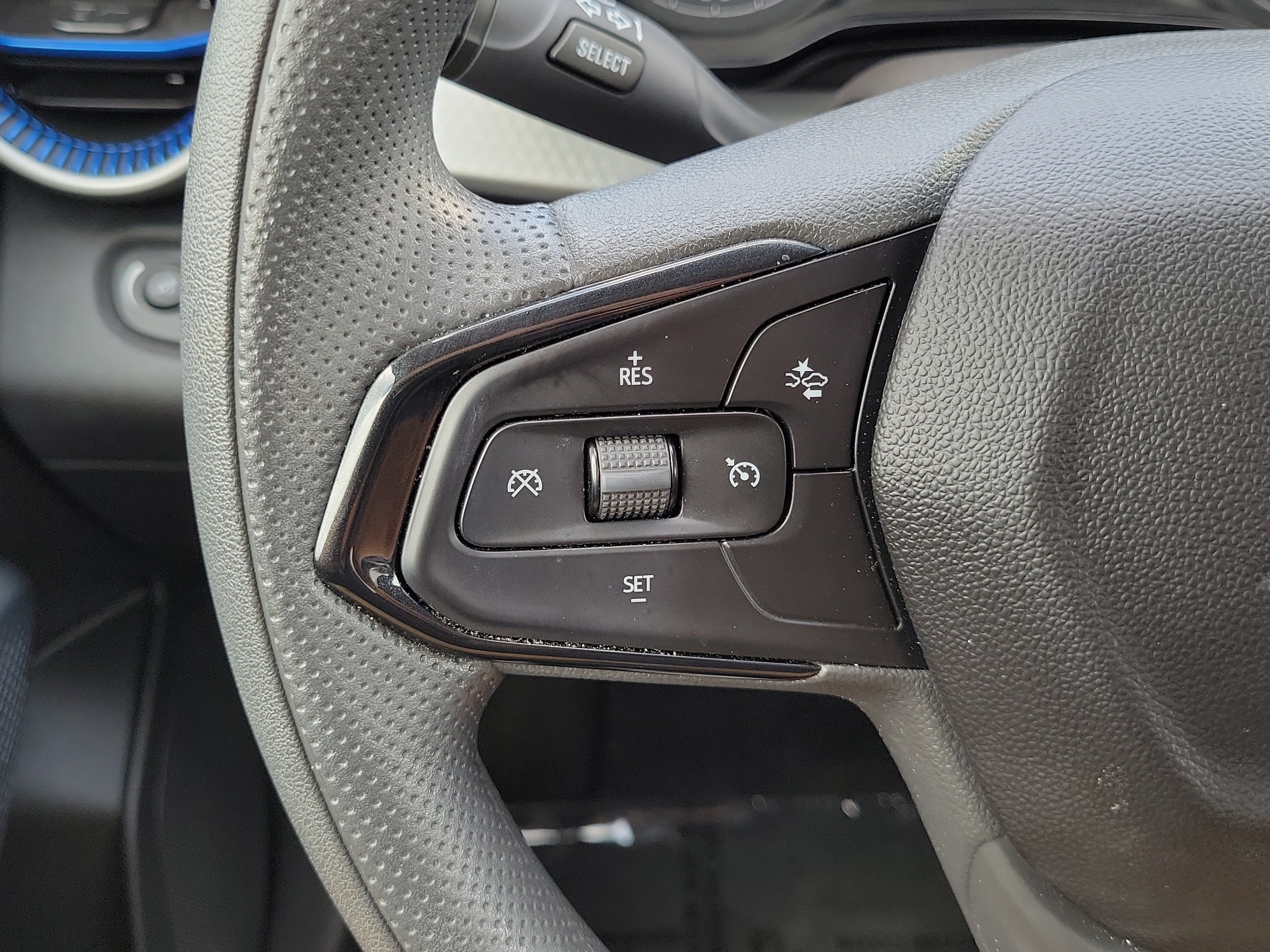 Used 2025 Chevrolet Trax LS w/ LS Convenience Package FWD image 24