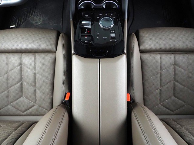 Used 2025 BMW i5 eDrive40i w/ M Sport Package image 27