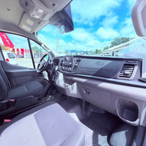 Used 2025 Ford Transit 250 Low Roof w/ Exterior Upgrade Package RWD image 12