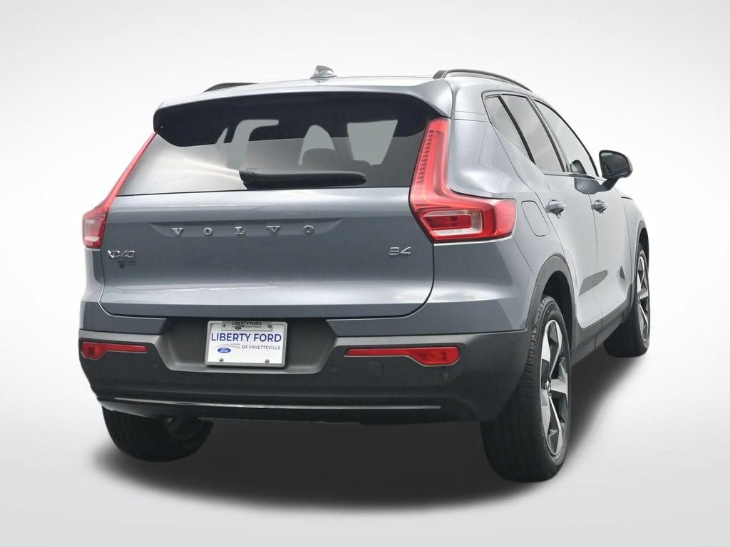 Used 2023 Volvo XC40 B4 Ultimate FWD image 7