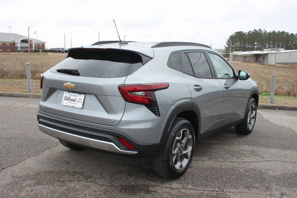 New 2026 Chevrolet Trax LT w/ Driver Confidence Package image 18