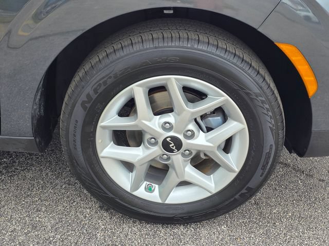 Certified 2025 Kia Soul LX w/ LX Technology Package FWD image 6