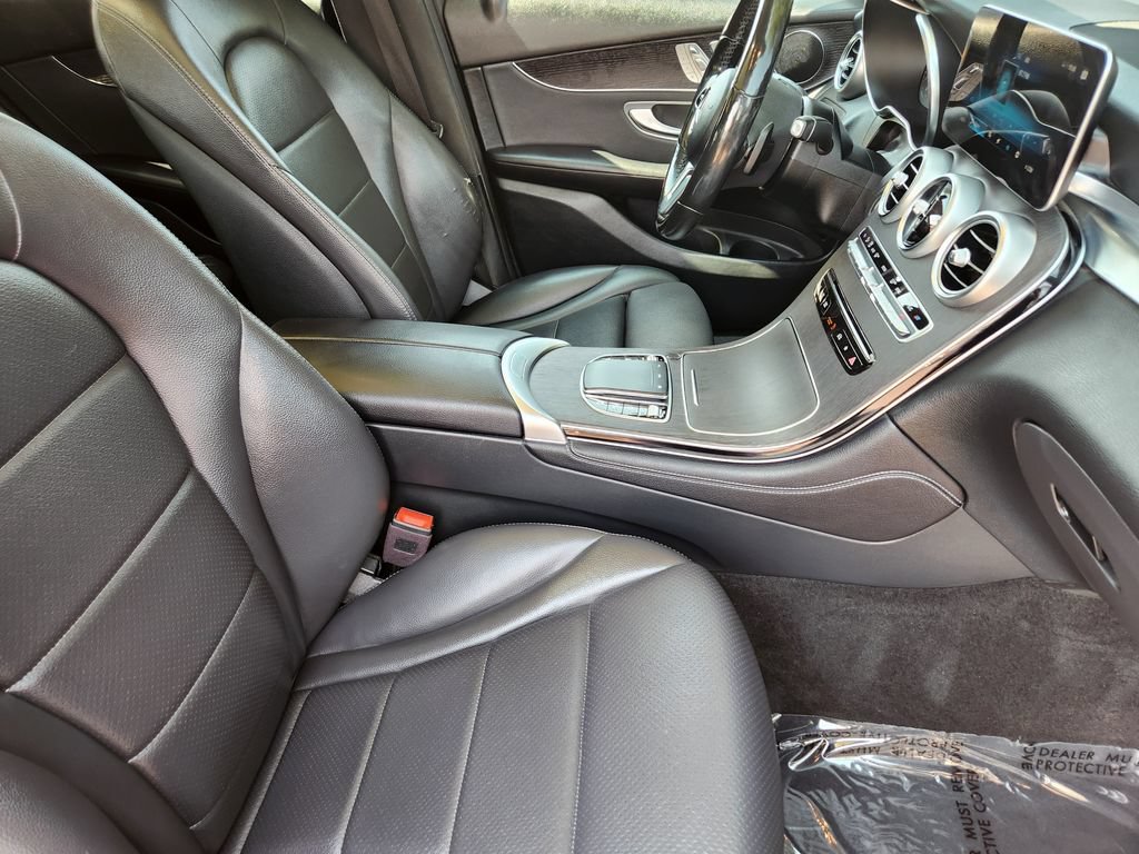 Used 2021 Mercedes-Benz GLC 300 4MATIC image 5