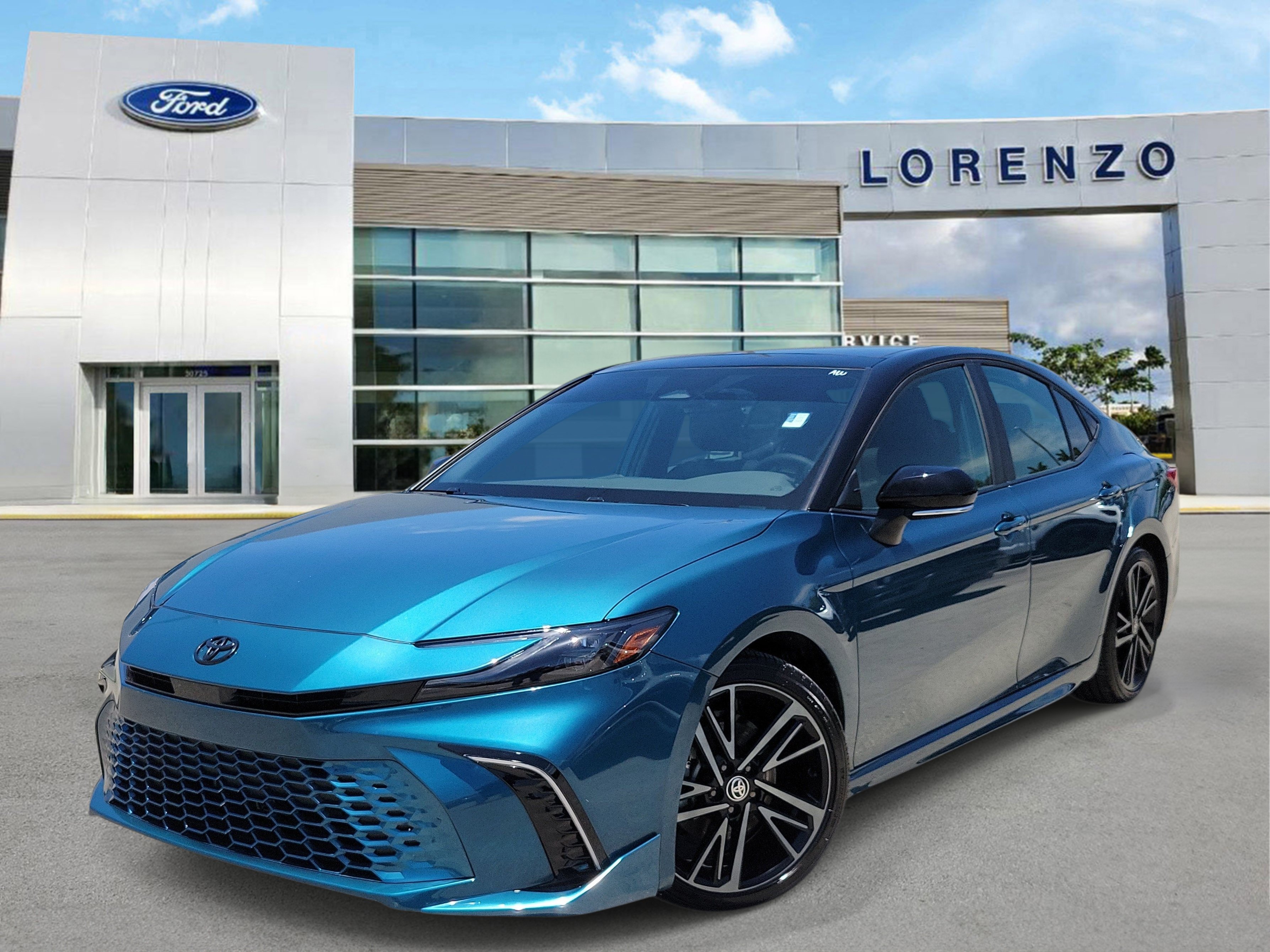 Used 2025 Toyota Camry XSE FWD image 1