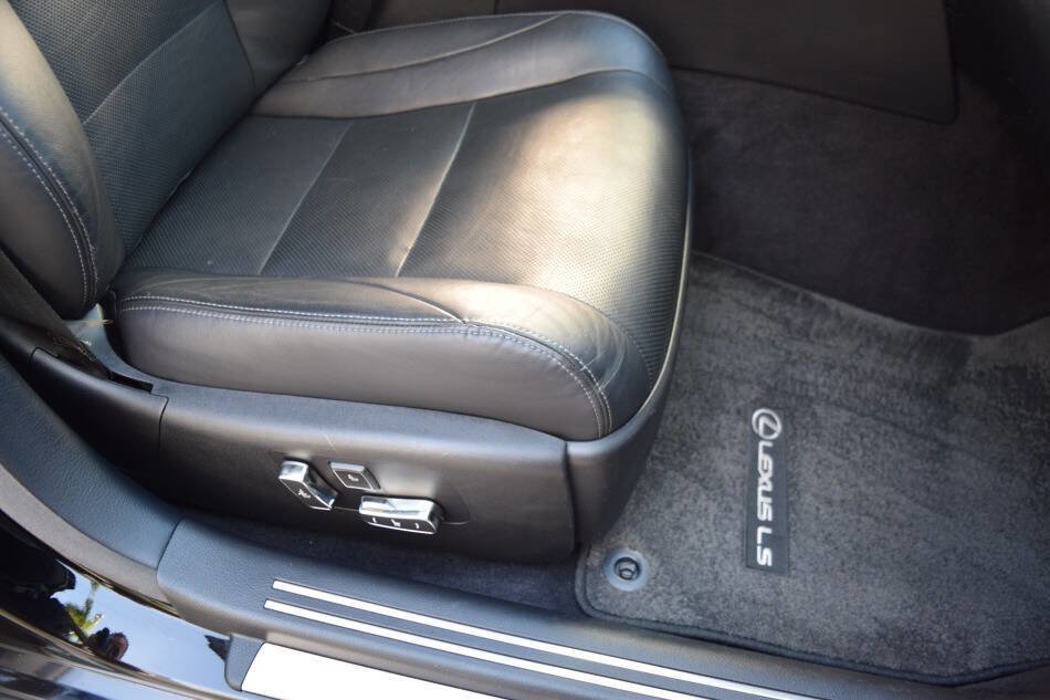 Used 2013 Lexus LS 460 AWD w/ Comfort Pkg image 54