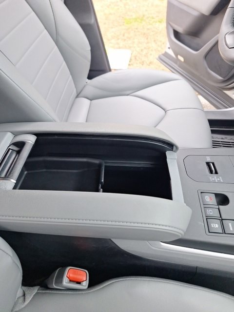 Used 2024 Toyota Highlander LE image 21