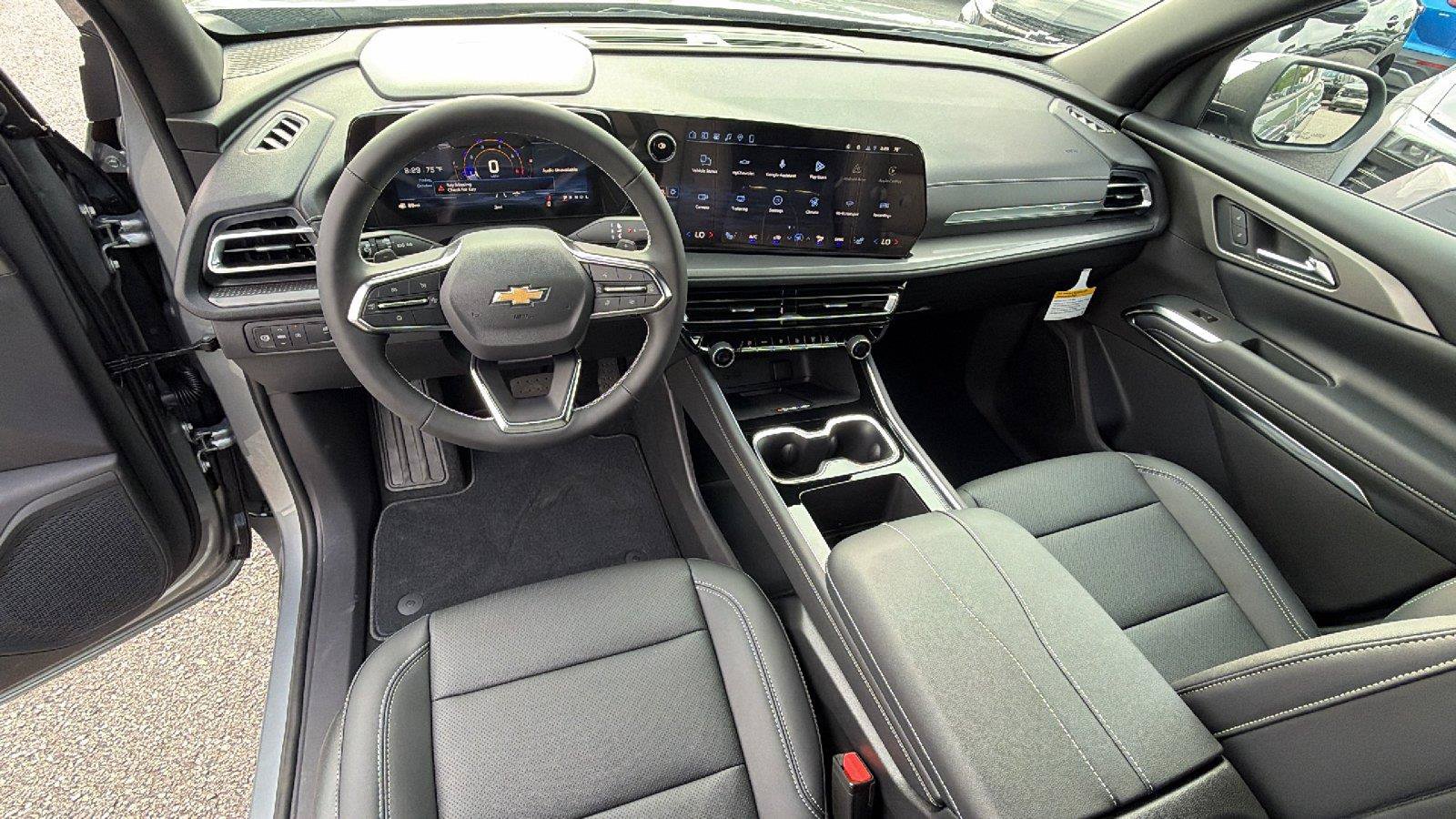 New 2027 Chevrolet Traverse LT w/ Sun and Wheel Package FWD image 23