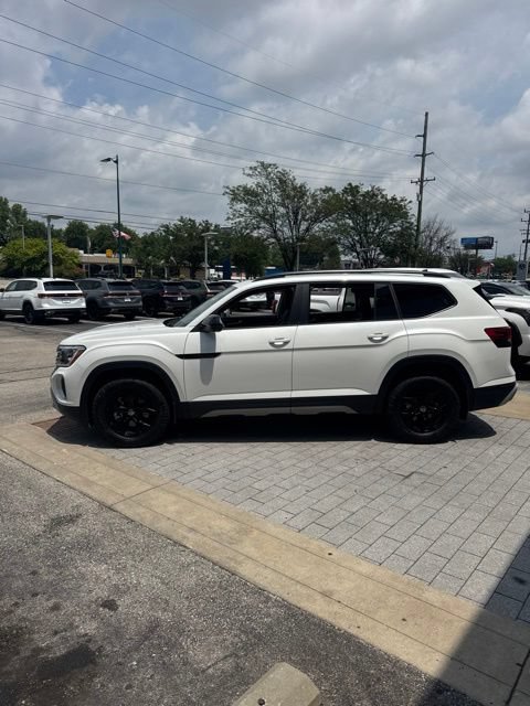 Used 2024 Volkswagen Atlas Peak Edition SEL AWD/4WD image 9