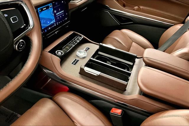 Used 2025 Lincoln Navigator Reserve image 18