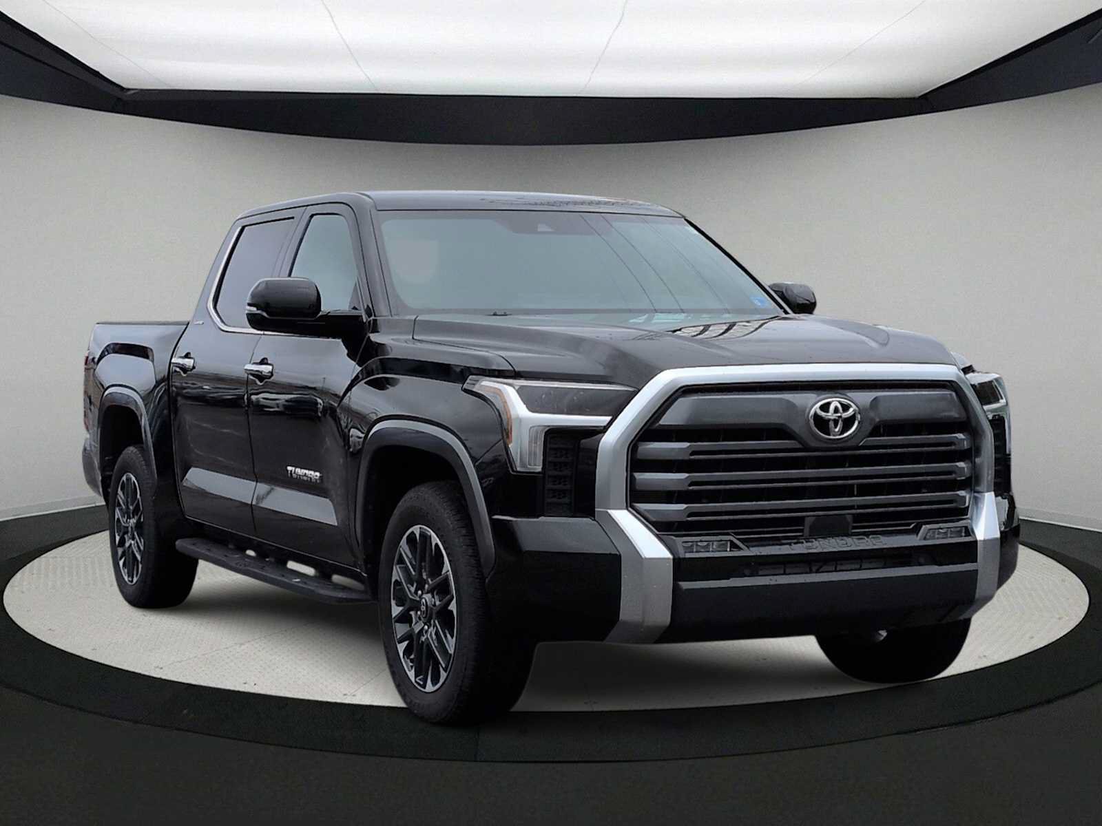 Used 2025 Toyota Tundra Limited AWD/4WD image 2