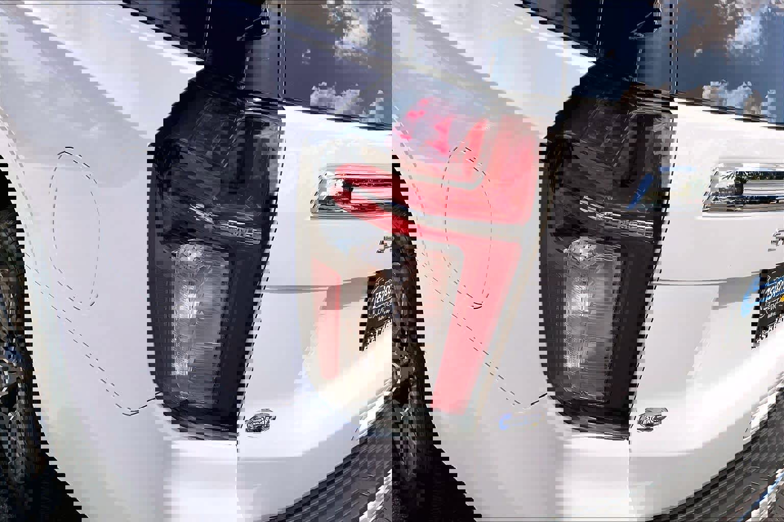 Used 2022 Chevrolet Suburban LT w/ Luxury Package image 29