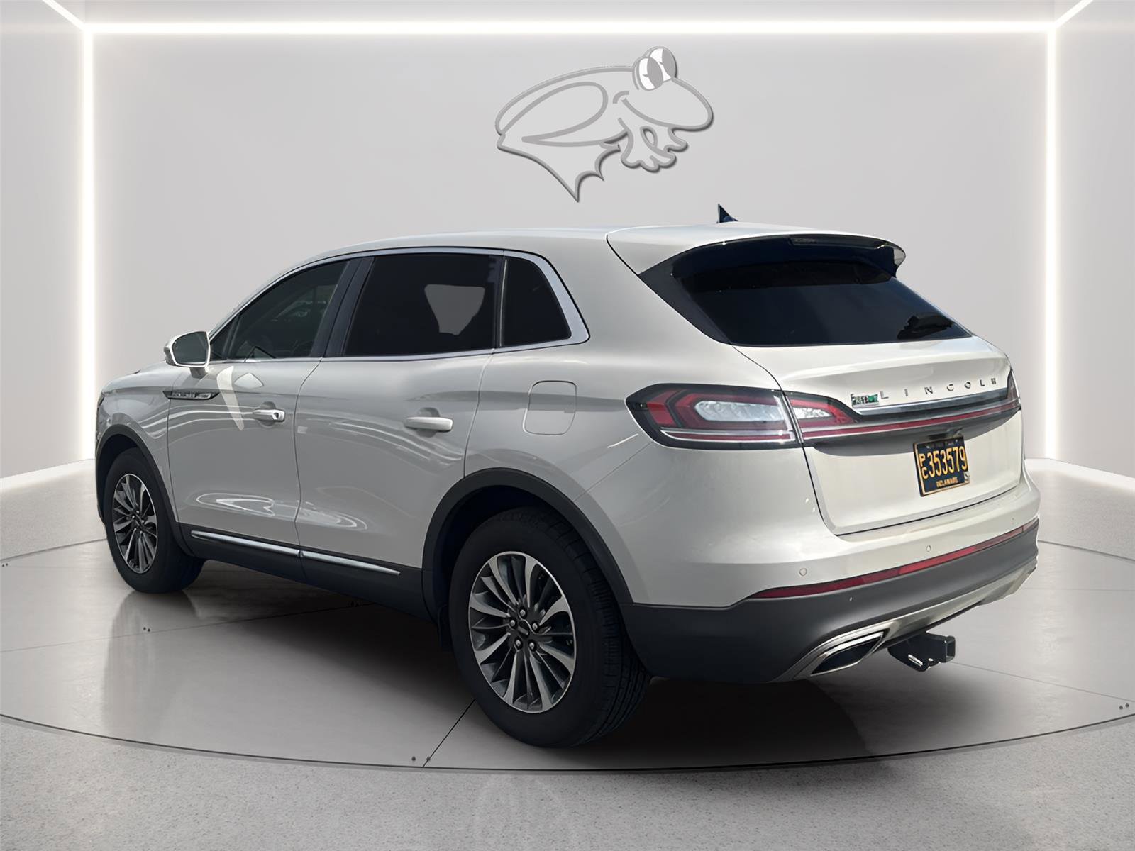 Used 2023 Lincoln Nautilus FWD image 4