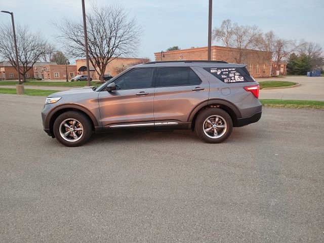 Used 2022 Ford Explorer XLT image 4