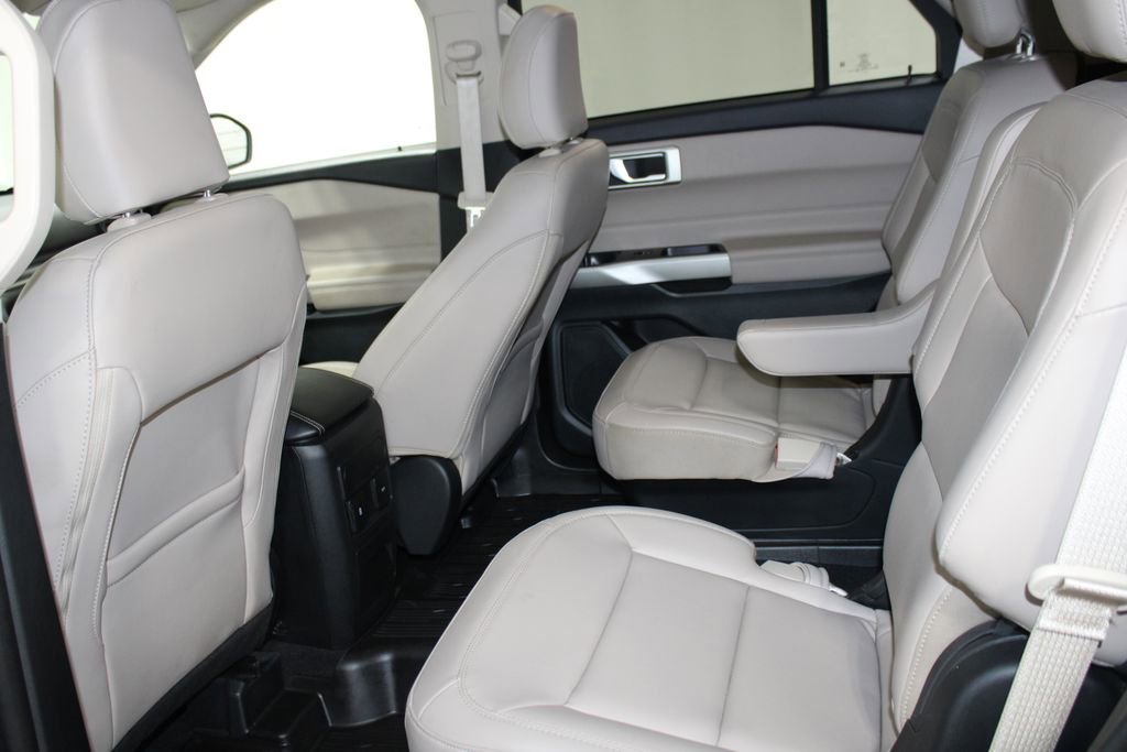 Used 2023 Ford Explorer XLT w/ Equipment Group 202A image 18