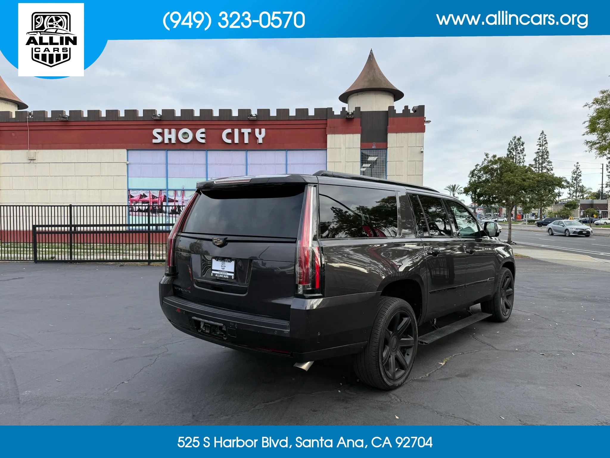 Used 2017 Cadillac Escalade ESV Luxury RWD image 4