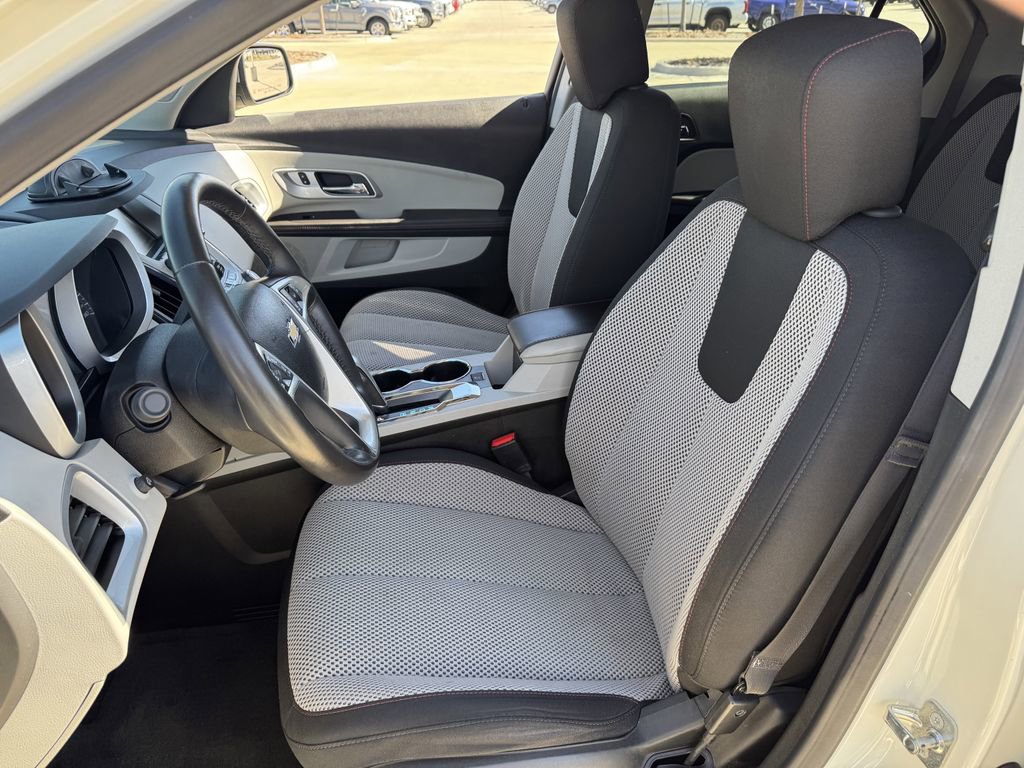 Used 2015 Chevrolet Equinox LT w/ Chrome Appearance Package image 24