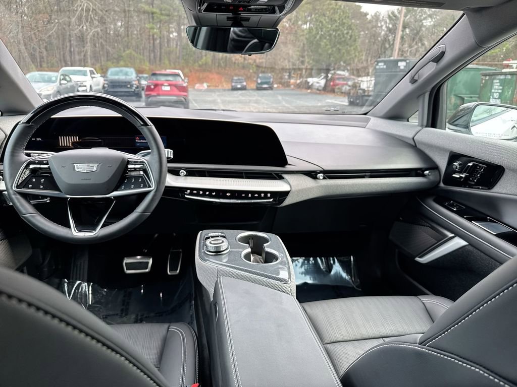 Used 2025 Cadillac Optiq Sport 2 image 29