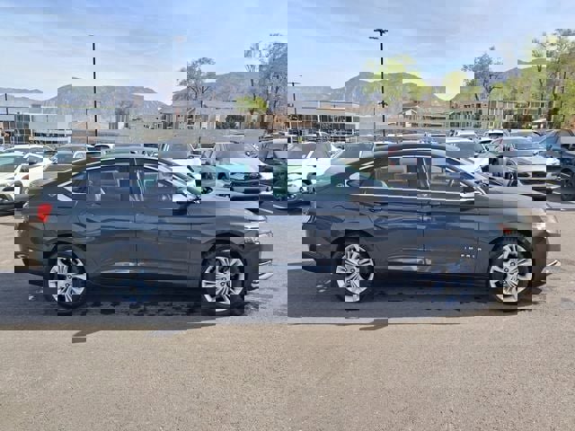 Used 2015 Chevrolet Impala LT image 2