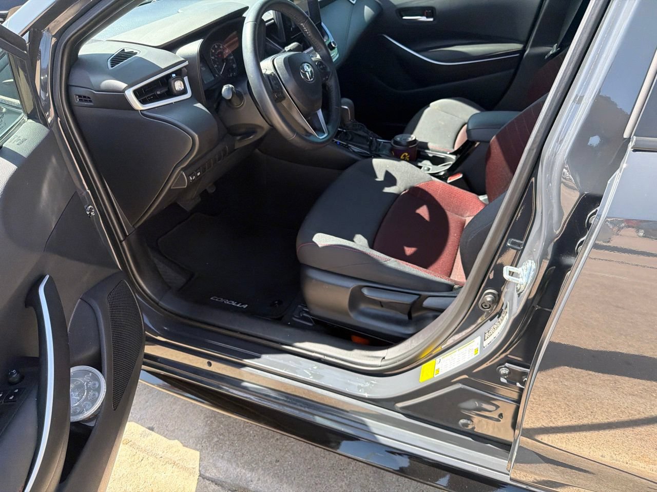 Used 2025 Toyota Corolla SE FWD image 8