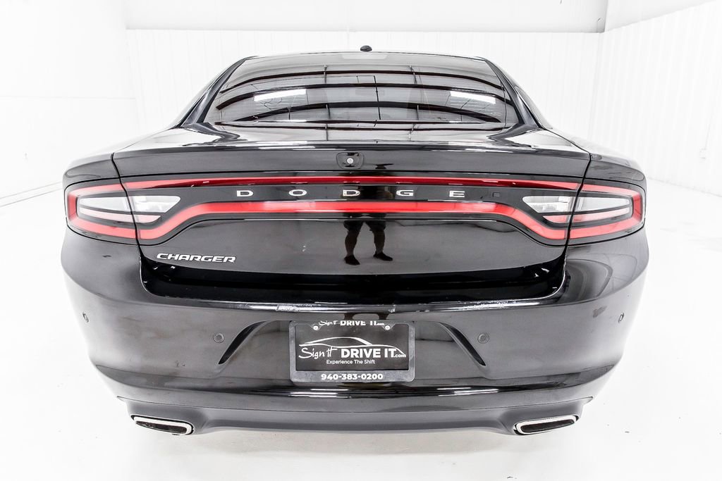 Used 2021 Dodge Charger SXT w/ Leather Interior Group RWD image 5