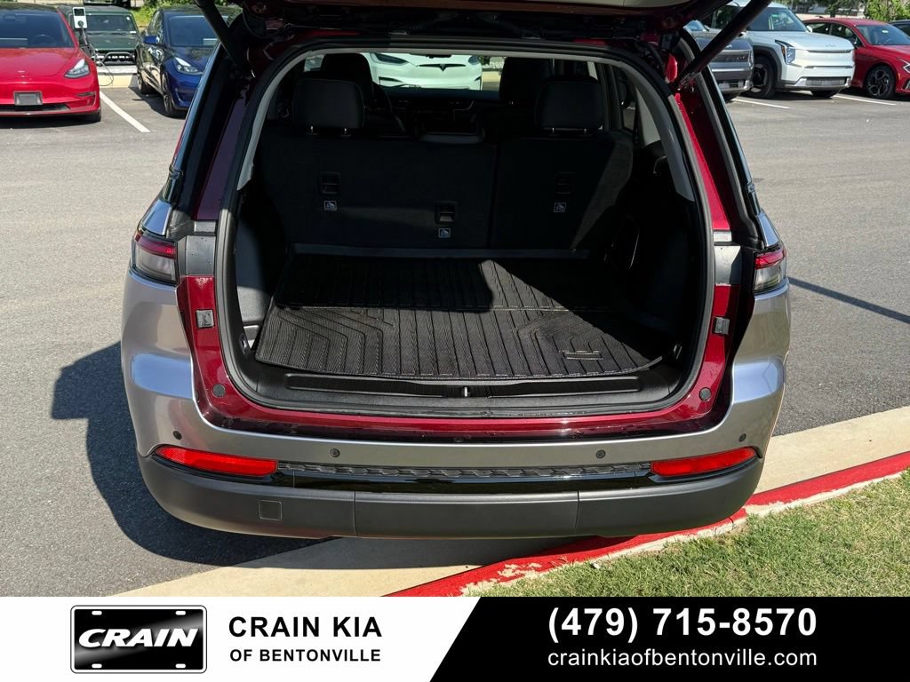 Used 2023 Jeep Grand Cherokee Limited w/ Luxury Tech Group II AWD/4WD image 30